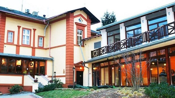 Exterior - Hotel Alpin Avion (Prague)