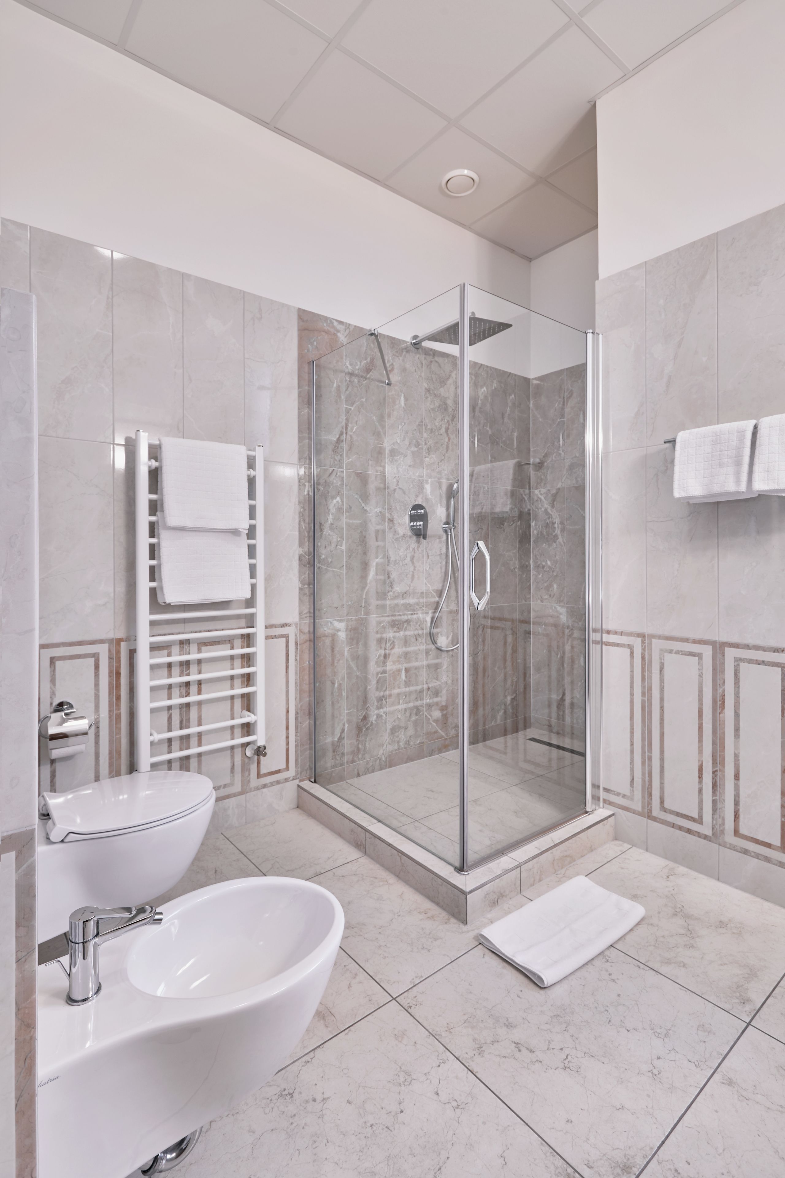 free toiletries, towels