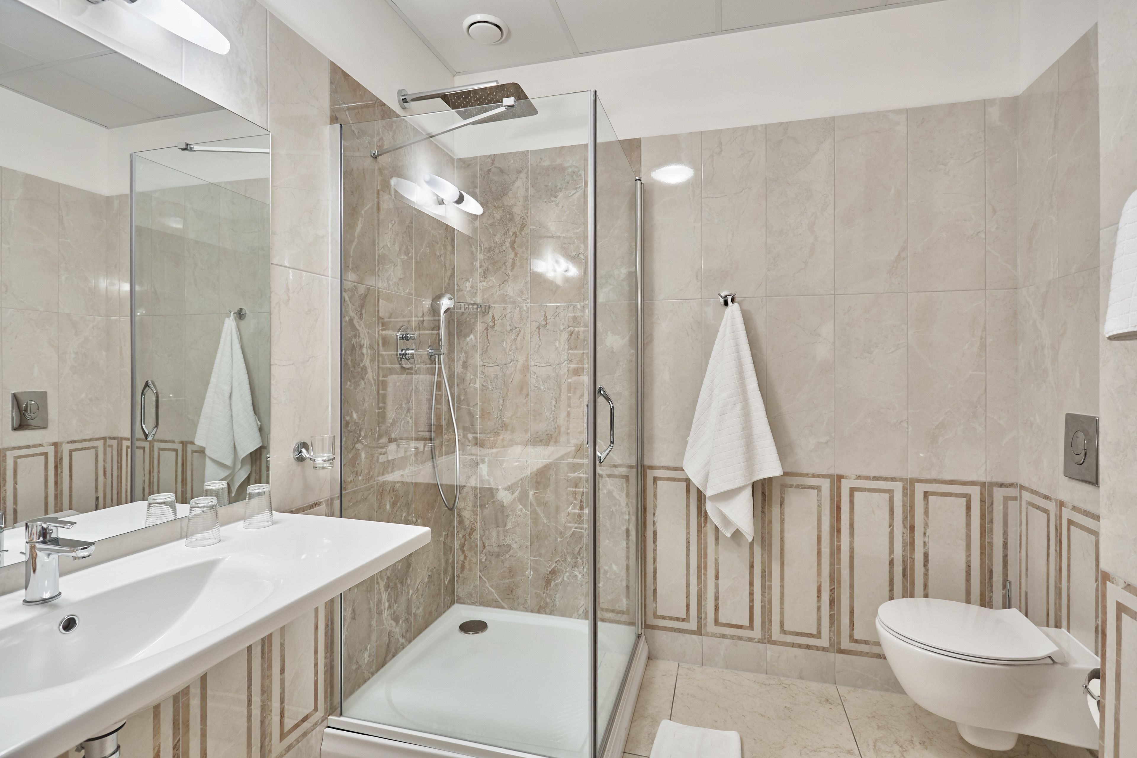 standard double room, 1 king bed | bathroom | free toiletries, towels