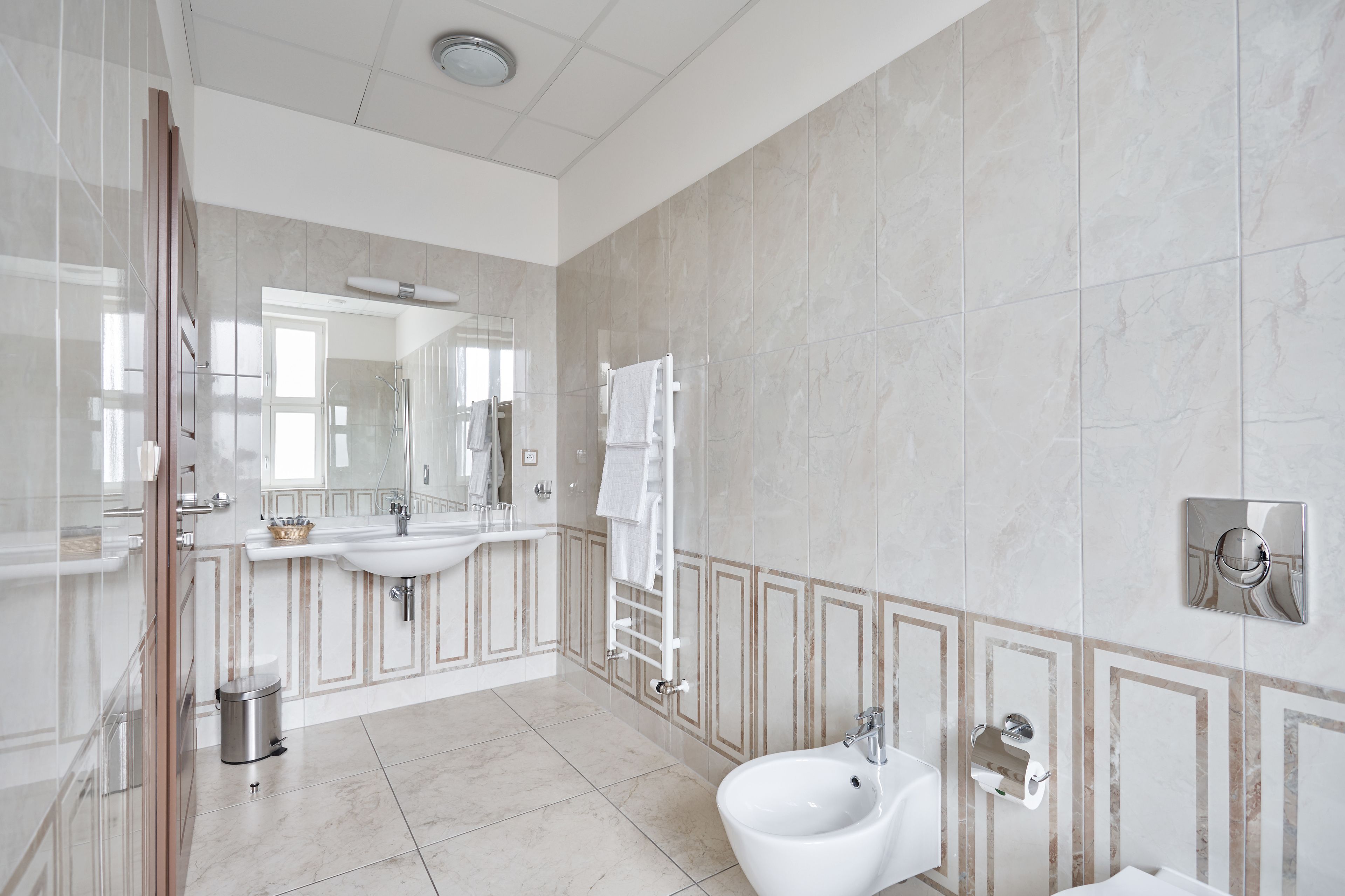 free toiletries, towels