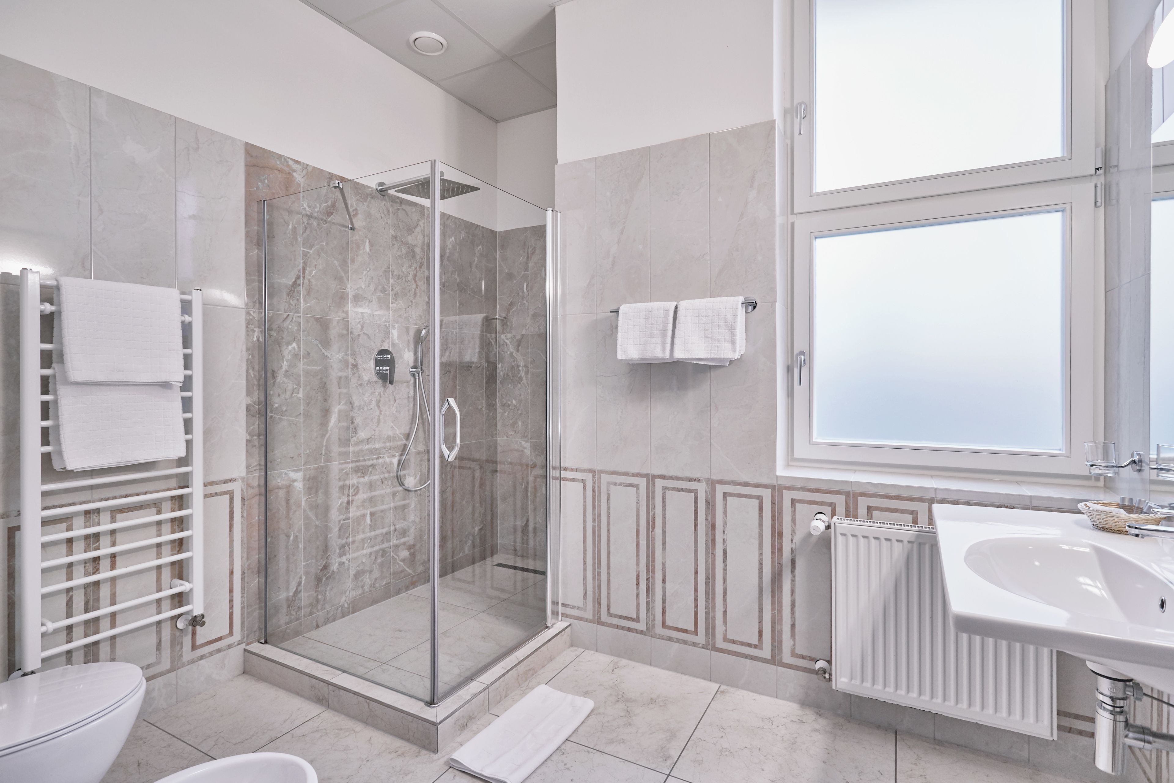 free toiletries, towels