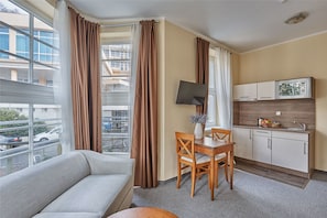 Family Apartment, 1 King Bed with Sofa bed, Kitchen - Apart Hotel Akropolis (Karlovy Vary)