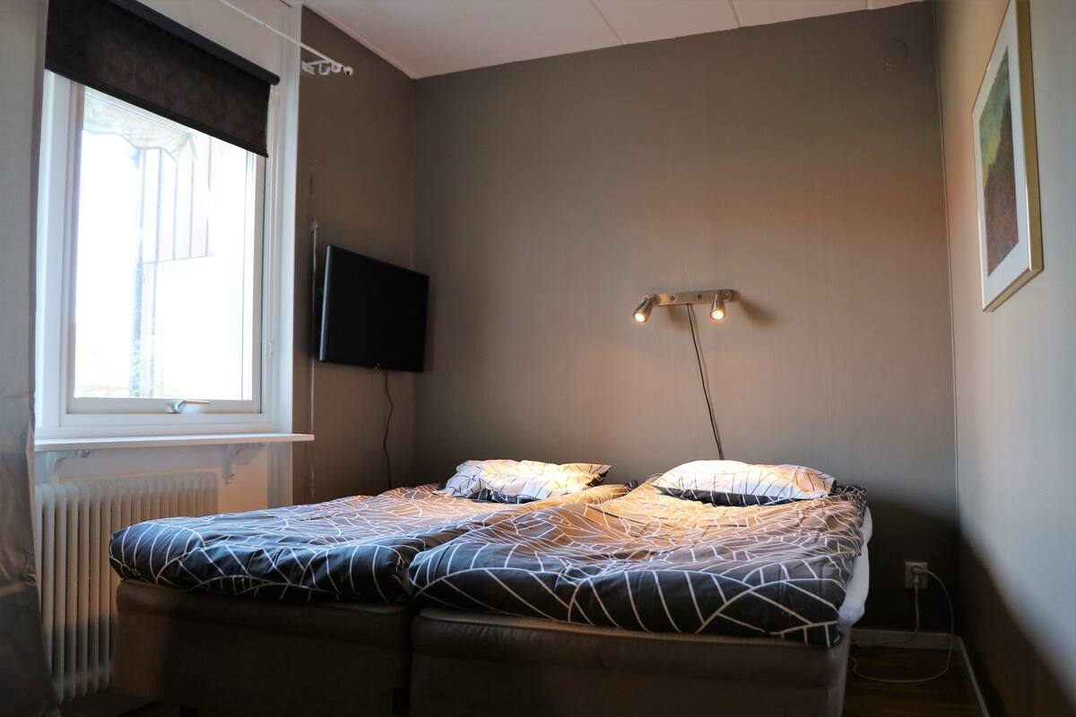 Dobbeltrom – comfort, 1 soverom, byutsikt | Sengetøy av topp kvalitet, strykejern/-brett og wi-fi (inkludert)