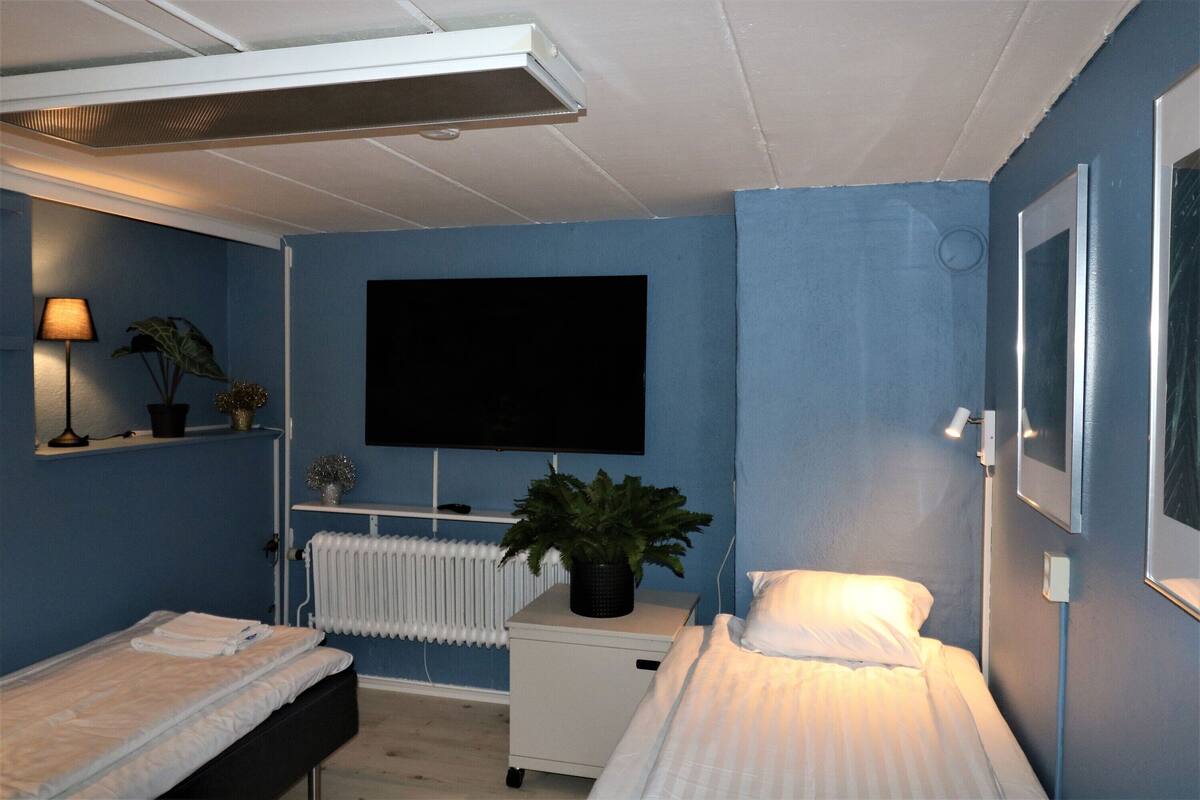 Dobbelt- eller tomannsrom – superior, 1 soverom | Sengetøy av topp kvalitet, strykejern/-brett og wi-fi (inkludert)