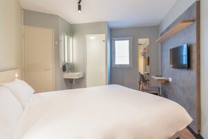Chambre Standard, 1 lit double | Bureau, rideaux occultants, chambres insonorisées, Wi-Fi gratuit