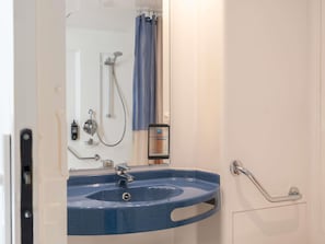 Desk, blackout curtains, soundproofing, free WiFi - ibis budget Marne la Vallée Val d'Europe (Montevrain)