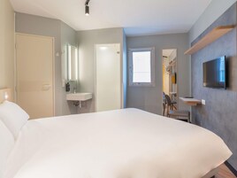 Chambre Standard, 1 lit double | Bureau, rideaux occultants, chambres insonorisées, Wi-Fi gratuit
