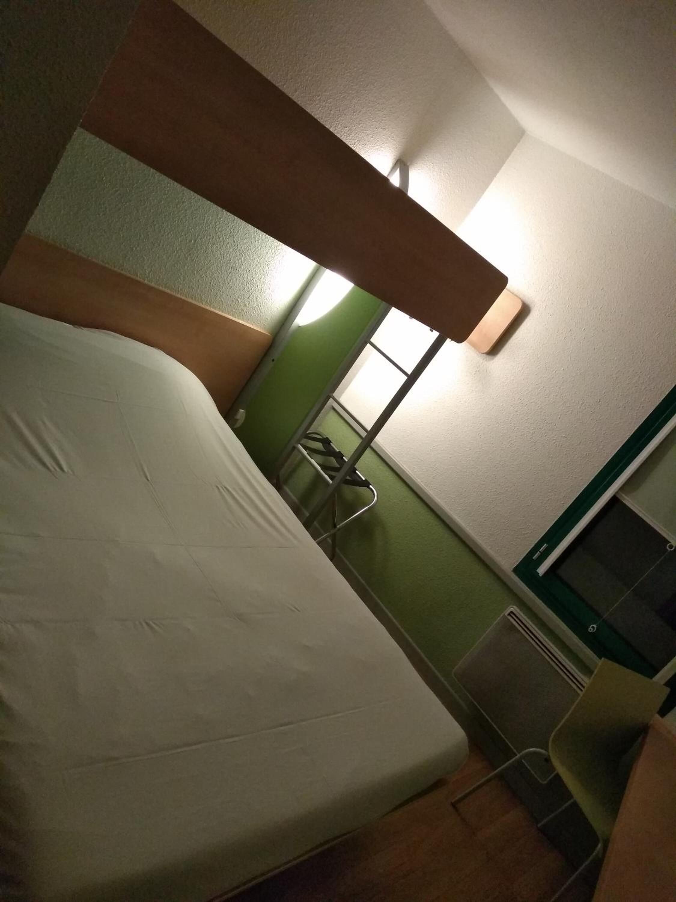 desk, iron/ironing board, free wifi