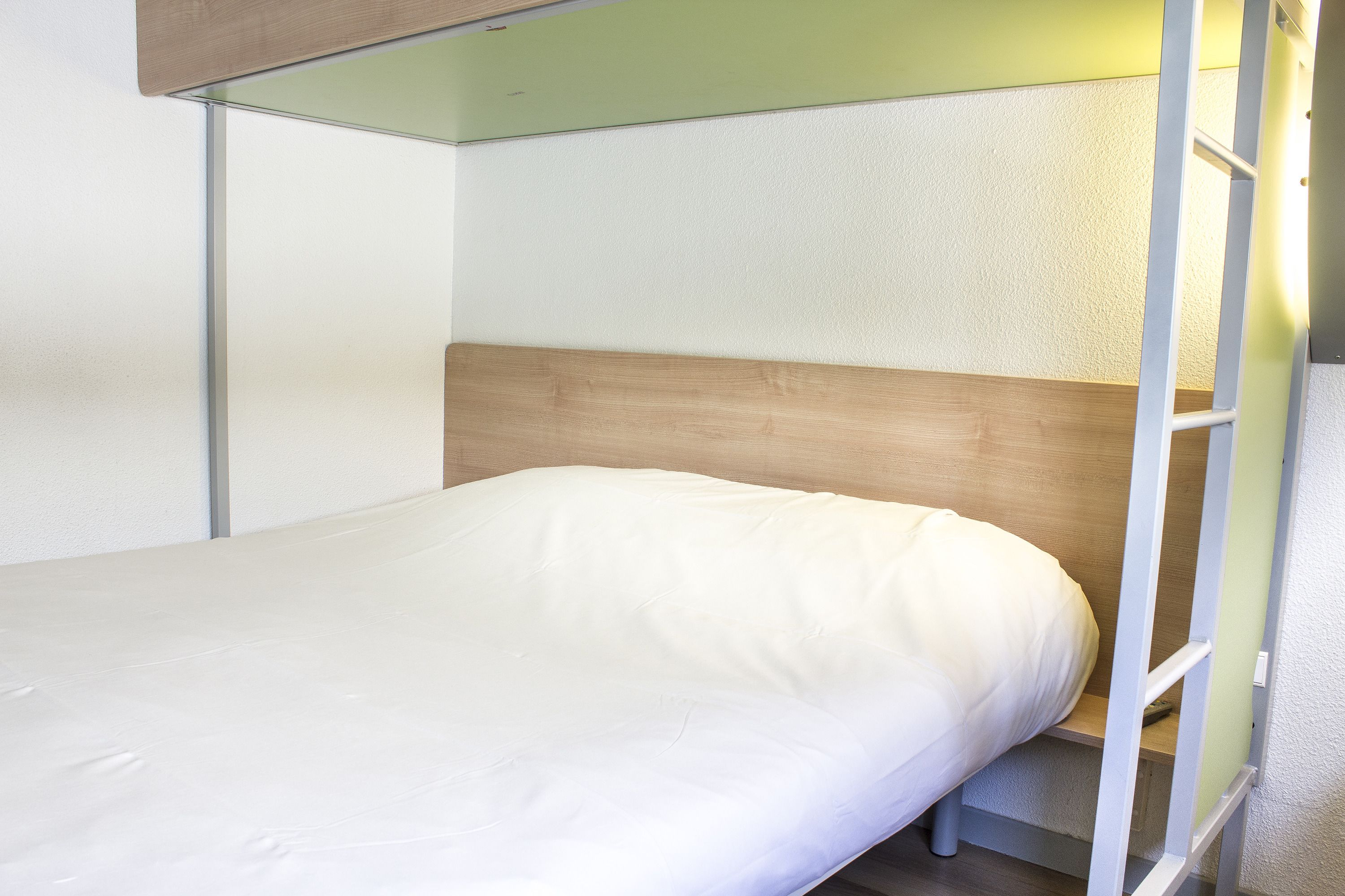 desk, iron/ironing board, free wifi