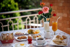 Free daily continental breakfast