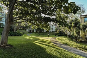 Property grounds - Coco Breeze Private Residence (Sardinal)