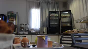 Desayuno buffet diario (EUR 12.50 por persona)