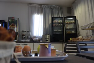 Café da manhã com buffet todos os dias mediante uma taxa