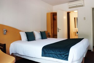 1 quarto, escrivaninha, ferros/tábuas de passar roupa, Wi-Fi de cortesia