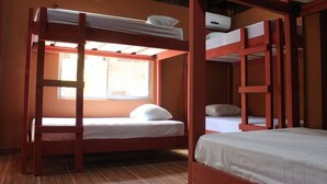 Room - Coral Reef Surf Hostel (Tamarindo)