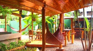 Exterior - Coral Reef Surf Hostel (Tamarindo)