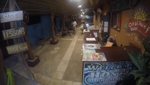 Reception - Coral Reef Surf Hostel (Tamarindo)