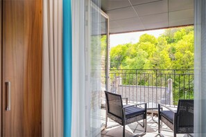 Habitación superior, 1 cama King size, balcón (Balcony) | Ropa de cama hipoalergénica y caja de seguridad en la habitación 