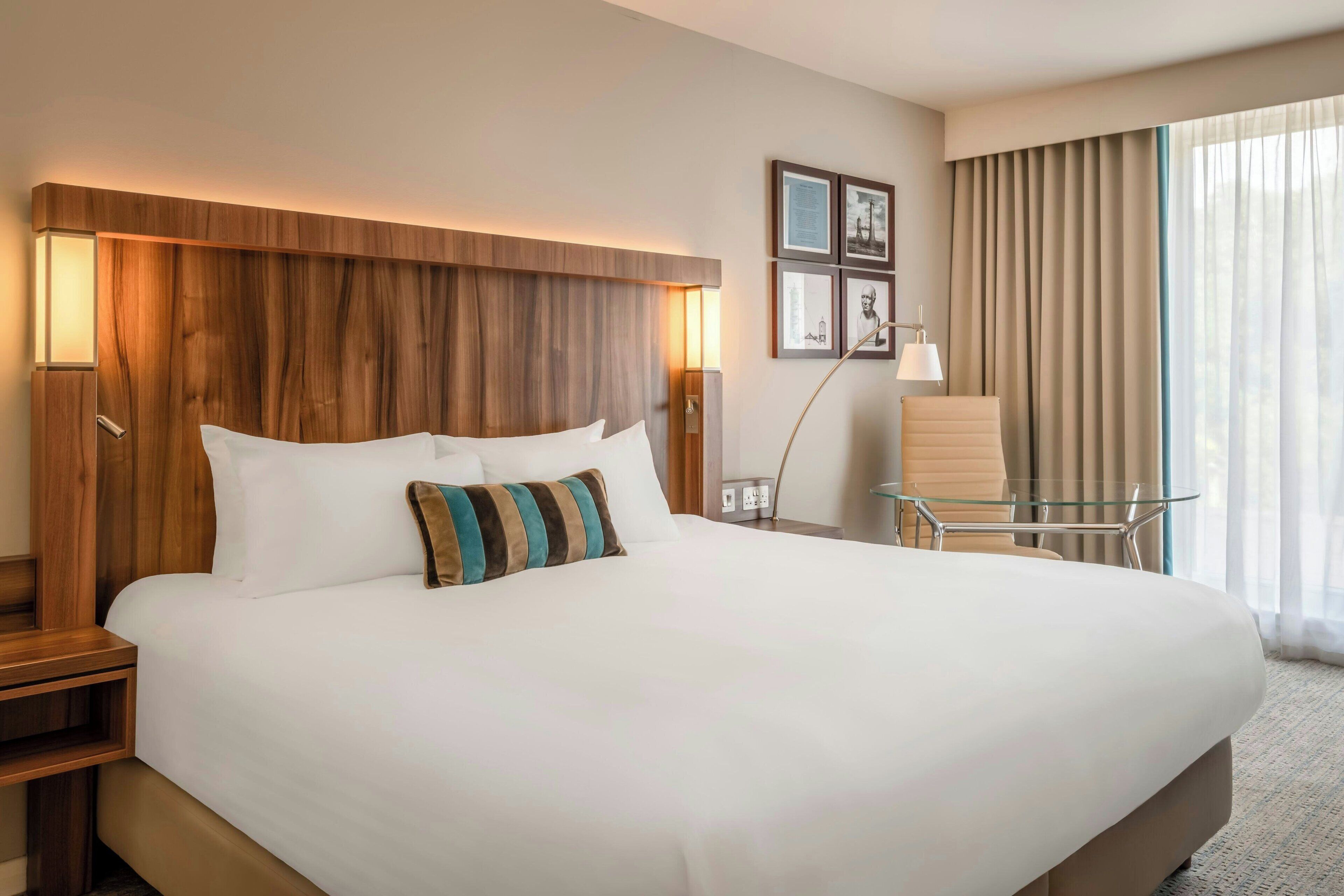 superior room, 1 king bed, non smoking | 1 bedroom, hypo-allergenic bedding, in-room safe, desk