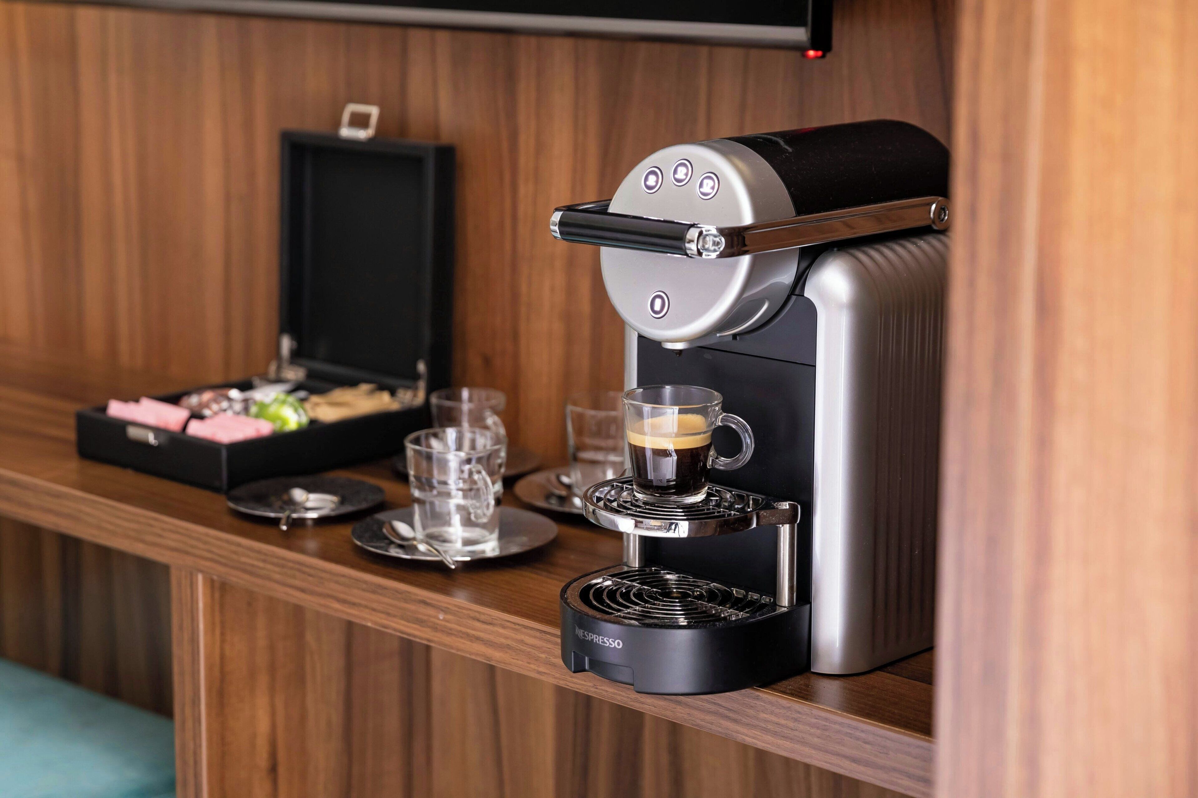 superior room, 1 king bed, non smoking, balcony (balcony) | 1 bedroom, hypo-allergenic bedding, in-room safe, desk