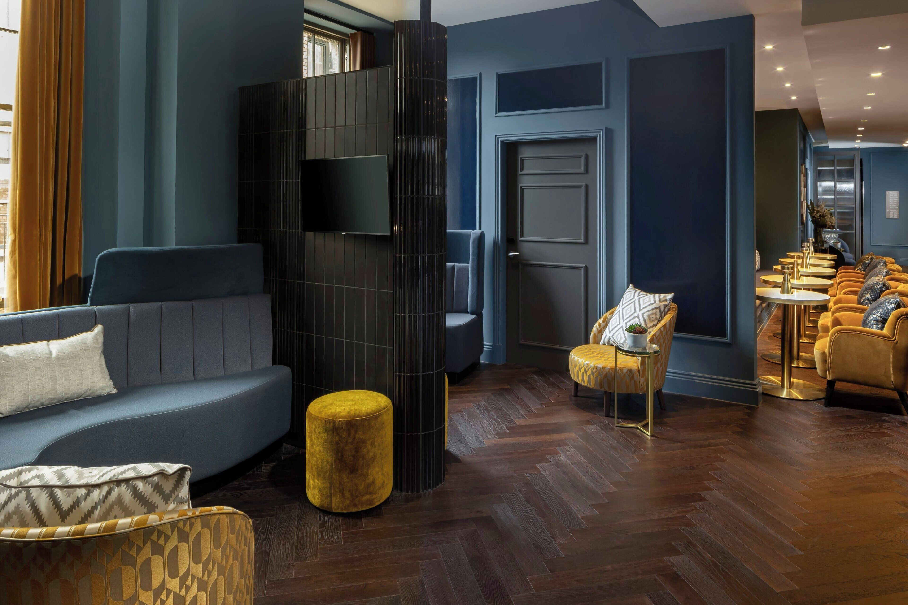 serves lunch and dinner