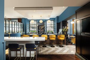 Serves lunch and dinner