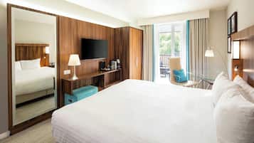 Habitación superior, 1 cama de matrimonio grande, balcón (Balcony) | Ropa de cama hipoalergénica, caja fuerte, escritorio