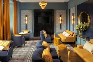 供应午餐和晚餐