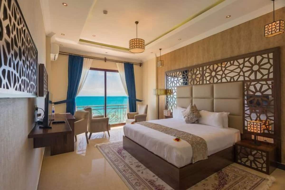 1 bedroom, Egyptian cotton sheets, premium bedding, down duvets