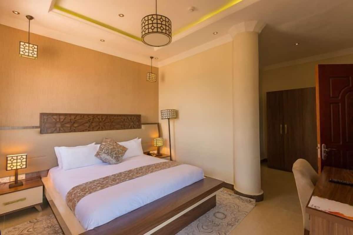 1 bedroom, Egyptian cotton sheets, premium bedding, down duvets
