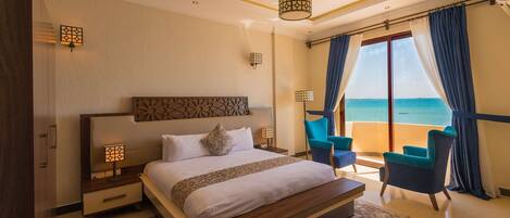 1 bedroom, Egyptian cotton sheets, premium bedding, down duvets