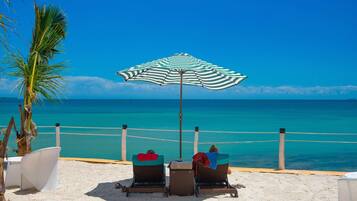 Outdoor pool, open 7:00 AM to 7:00 PM, pool umbrellas