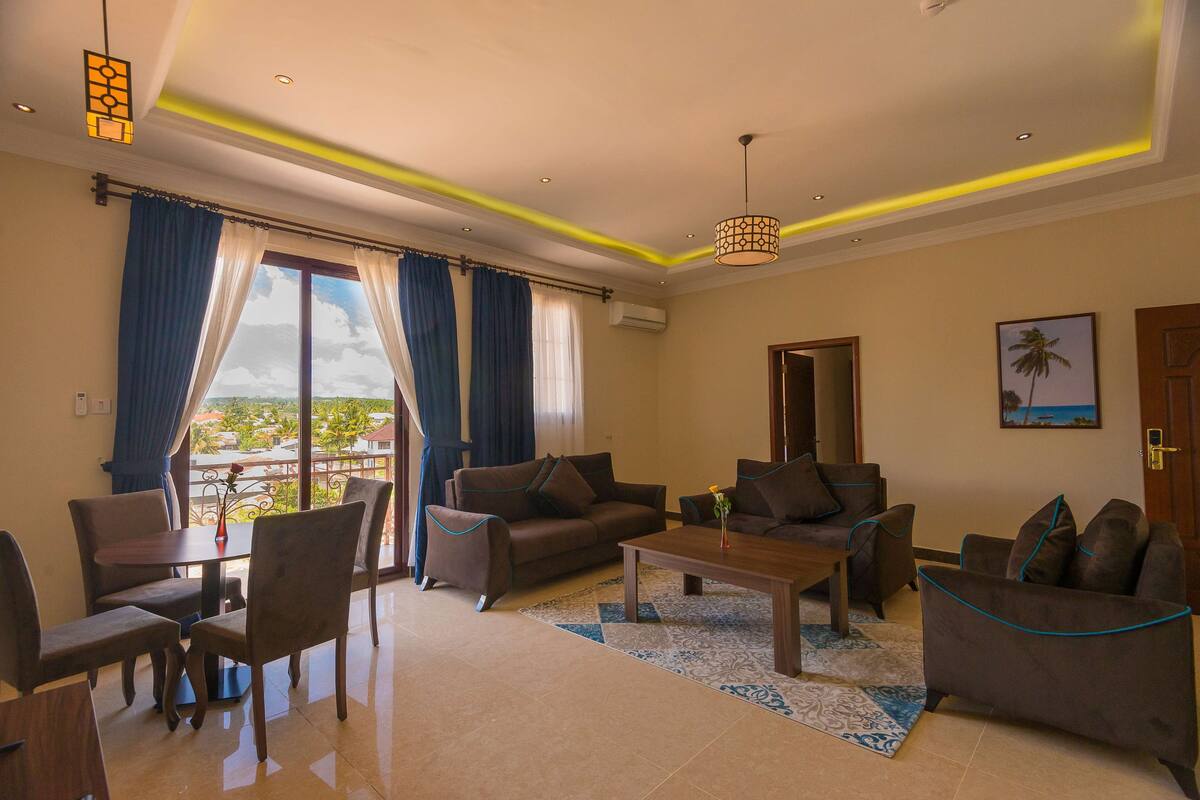Suite, 1 kamar tidur, dapur kecil, pemandangan kota | 1 kamar tidur, seprai katun Mesir, dan seprai premium