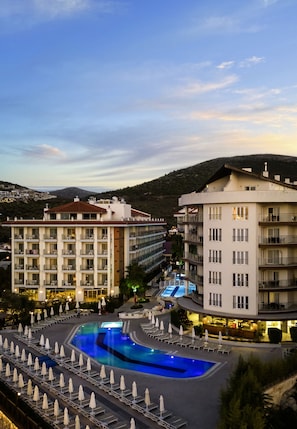 Exterior - Ramada Hotel & Suites by Wyndham Kusadasi (Kusadasi)