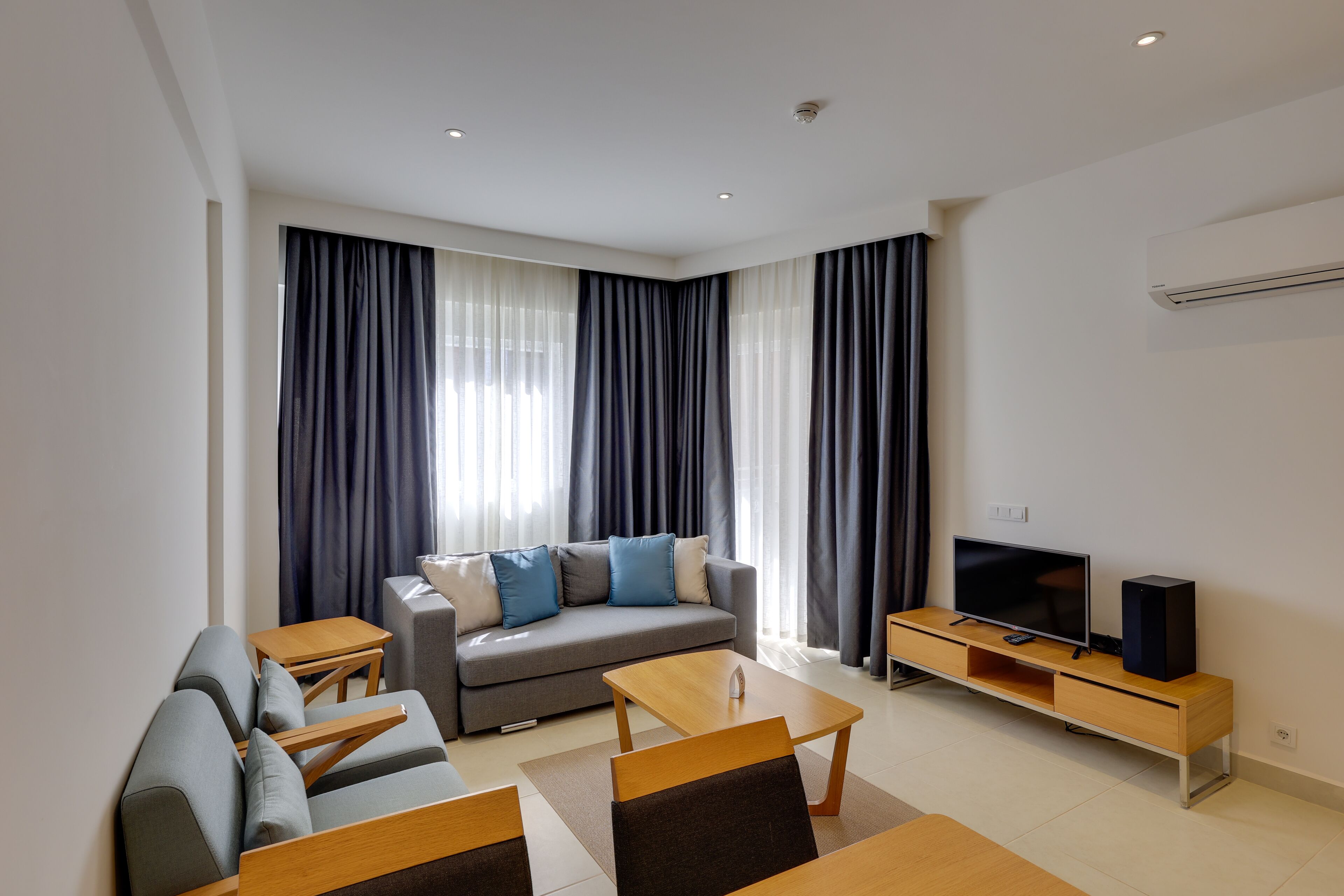 junior suite | living area | flat-screen tv