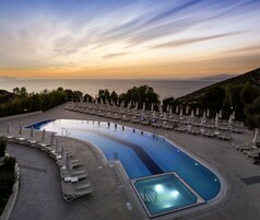 2 piscinas externas, guarda-sóis, espreguiçadeiras