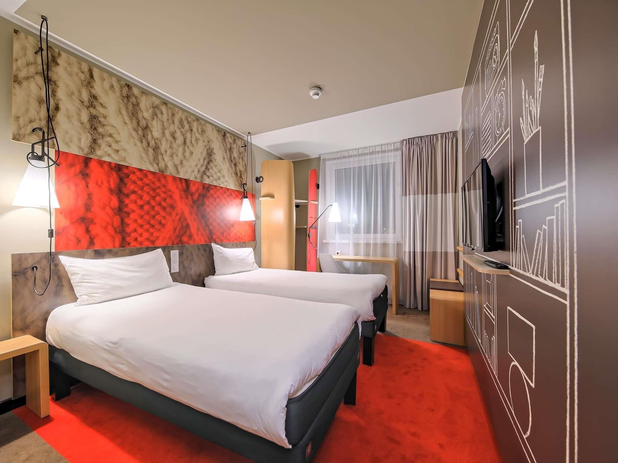 Twin Room, 2 Twin Beds | Desk, soundproofing, free WiFi, bed sheets