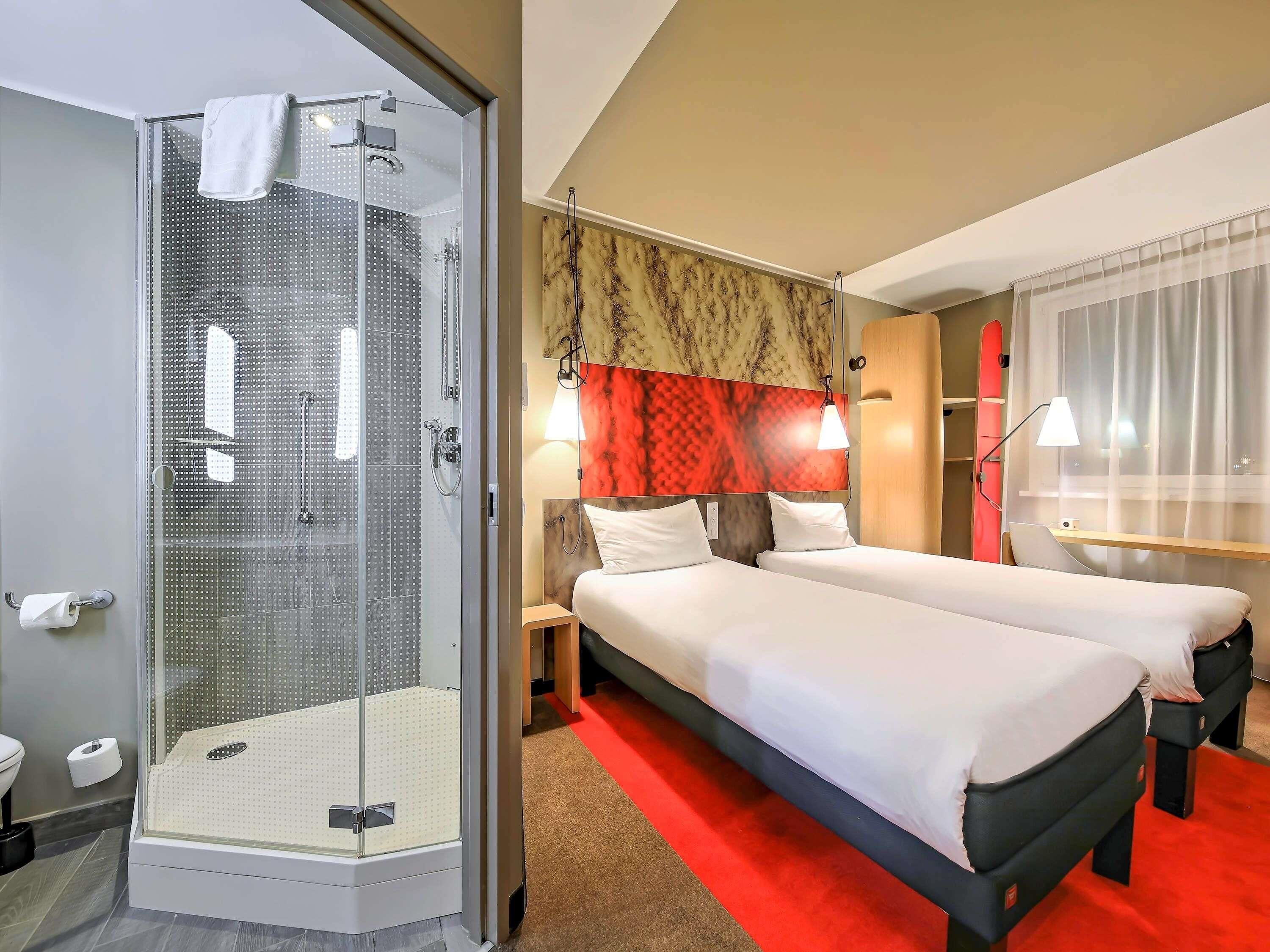 Twin Room, 2 Twin Beds | Desk, soundproofing, WiFi (free), bed sheets
