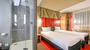 Twin Room, 2 Twin Beds | Desk, soundproofing, free WiFi, bed sheets