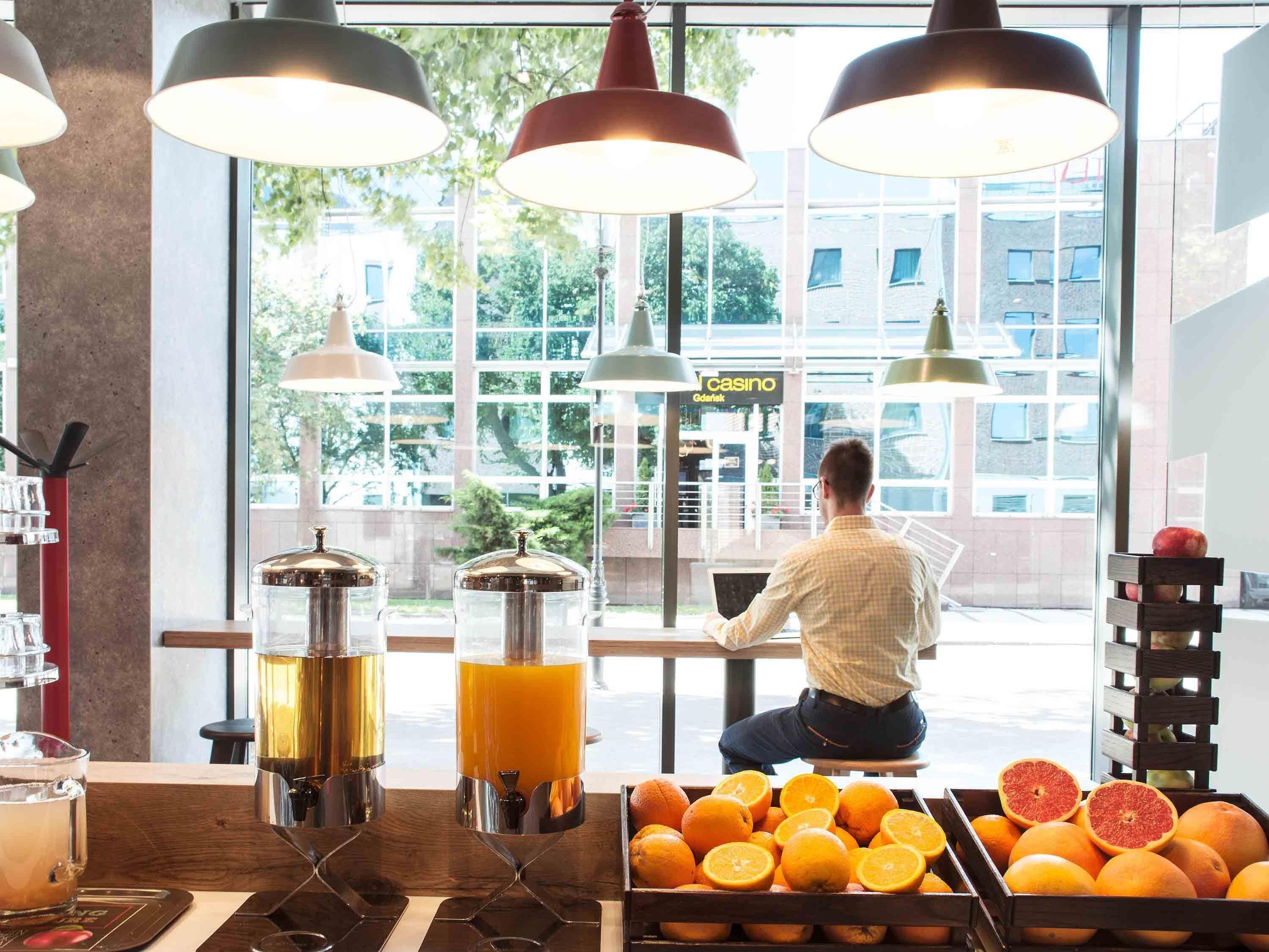 Der serveres frokost, aftensmad og internationale retter