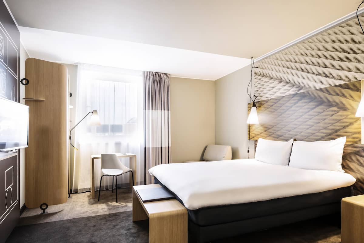 Comfort Room, 1 Queen Bed | Desk, soundproofing, free WiFi, bed sheets