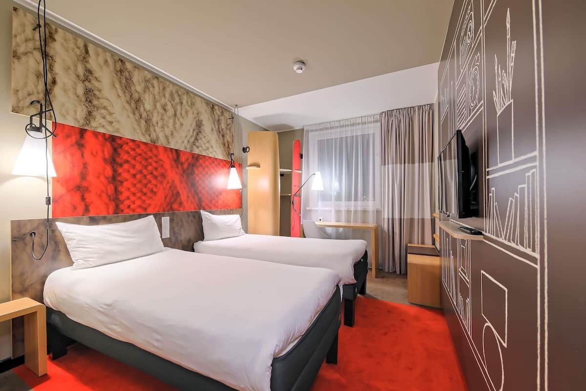 Habitació amb dos llits individuals, 2 llits individuals | Escriptori, habitacions insonoritzades, wifi gratuïta i roba de llit