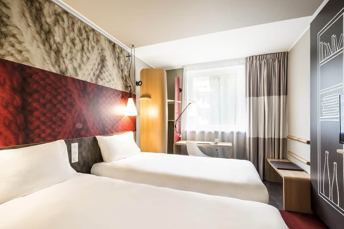 Twin Room, 2 Twin Beds | Desk, soundproofing, free WiFi, bed sheets