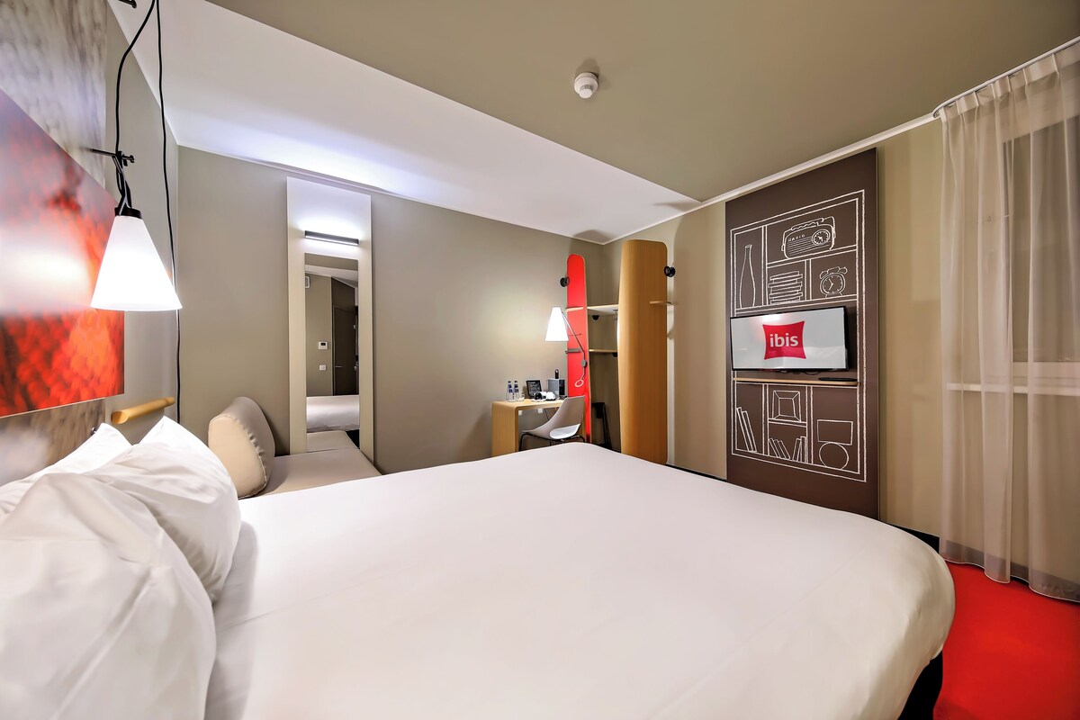 Comfort Room, 1 Queen Bed | Desk, soundproofing, free WiFi, bed sheets