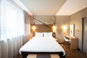 Habitación Confort, 1 cama matrimonial | Escritorio, insonorización, wifi gratis y ropa de cama