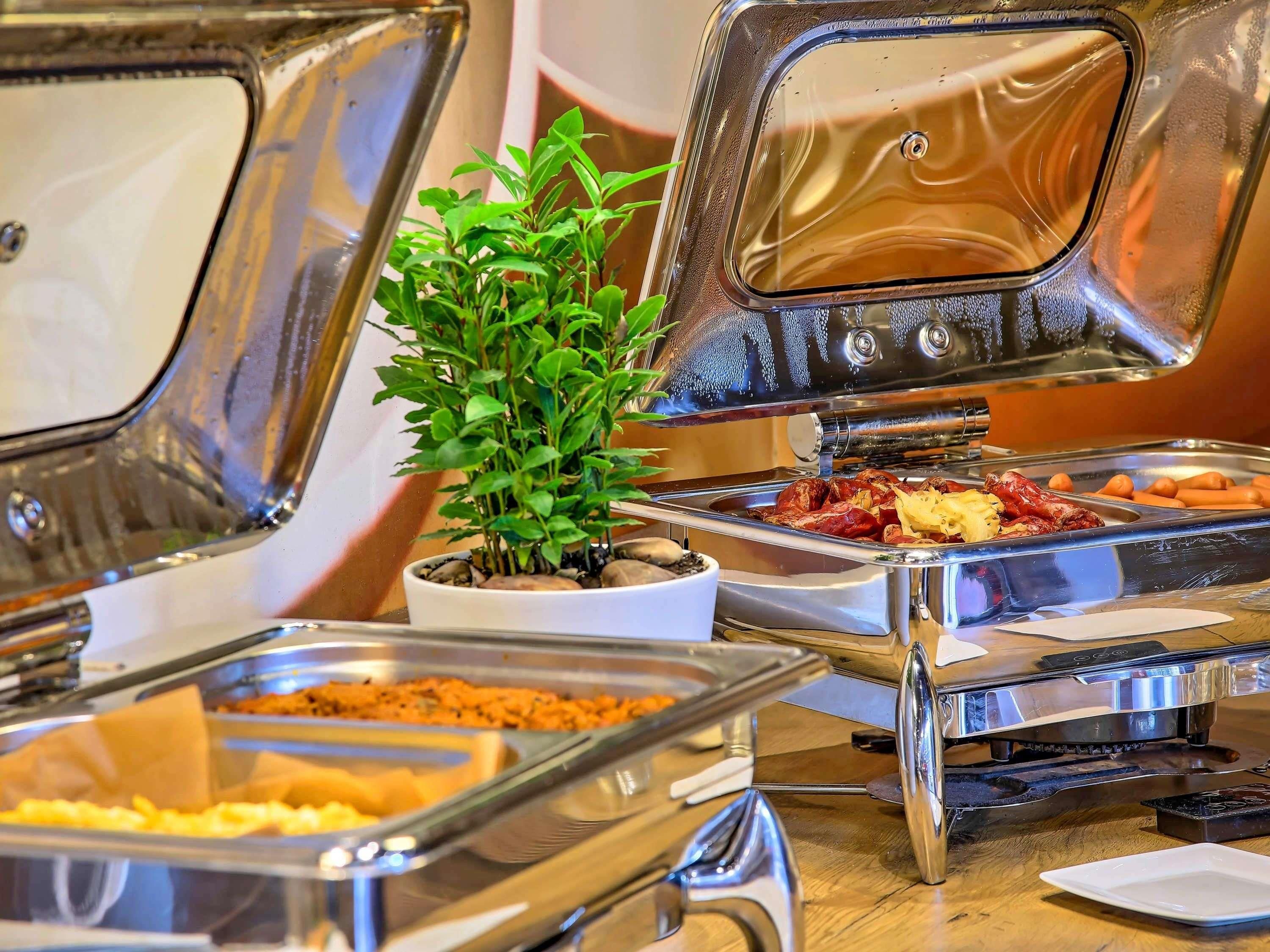 Daily buffet breakfast for a fee