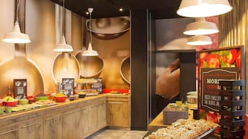 Daily buffet breakfast (PLN 59 per person)