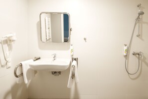 Standard Room, 2 Single Beds | Bathroom