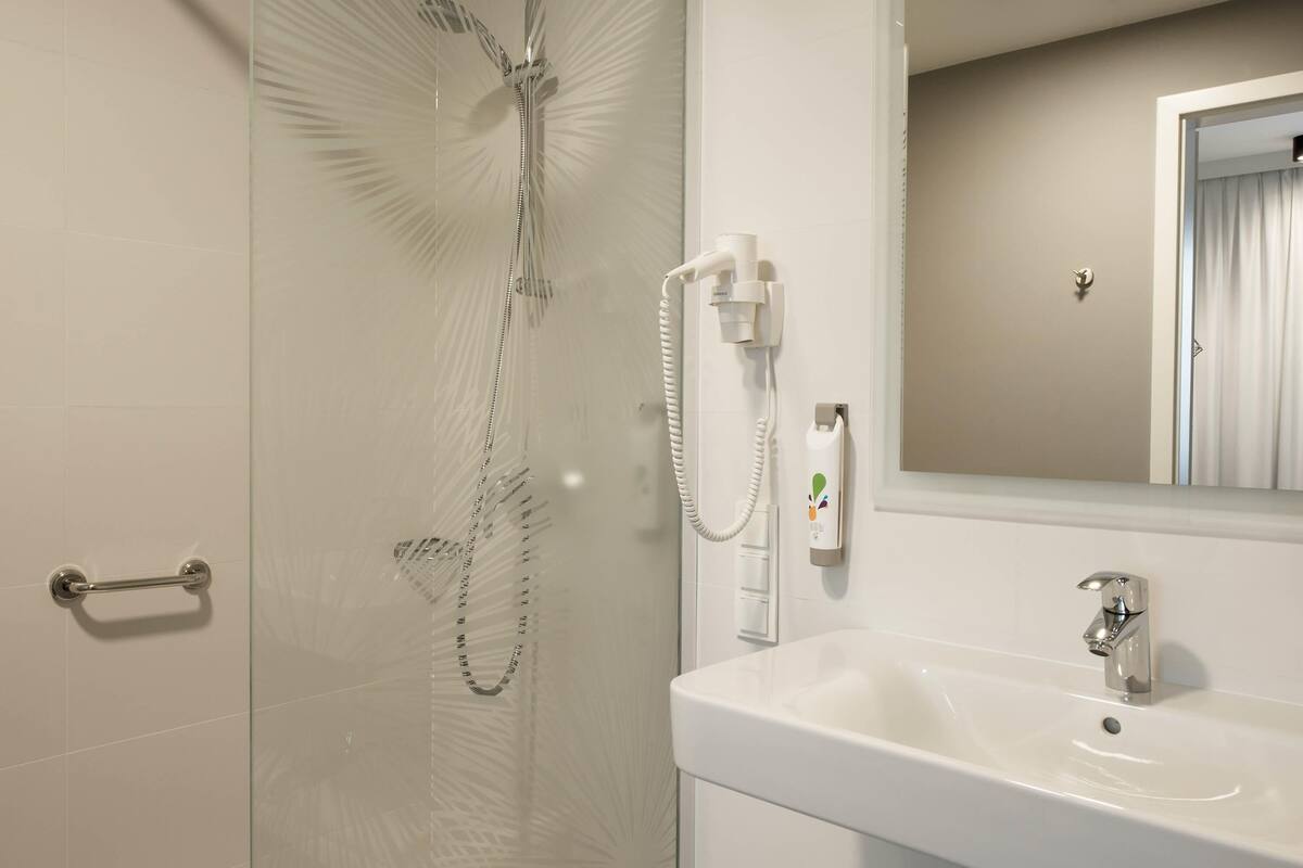 in-room safe, desk, laptop workspace, soundproofing