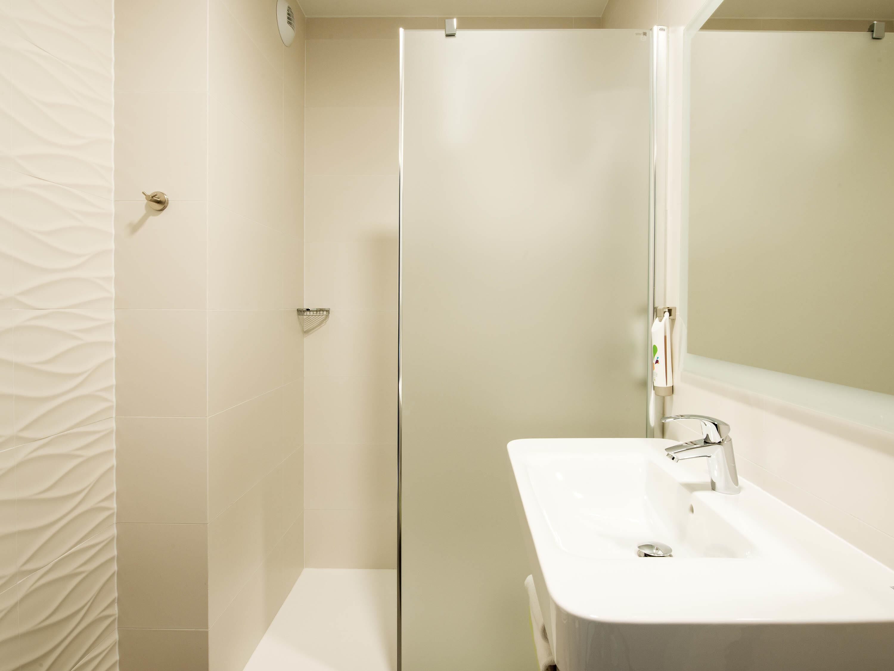 Standard Room, 2 Twin Beds | In-room safe, desk, laptop workspace, soundproofing